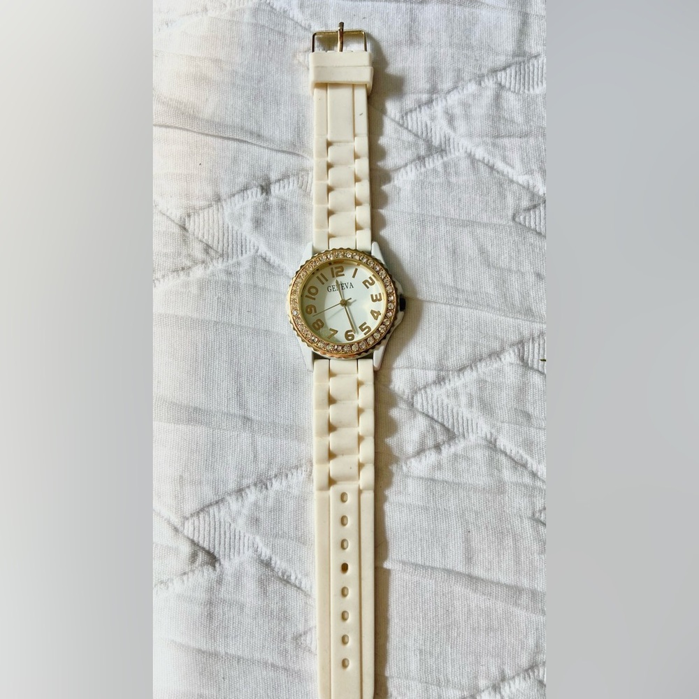 Cream boyfriend watch, rubber/silicone band, good numbers with crystals